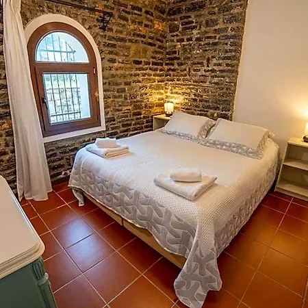 Dolphin Hotel